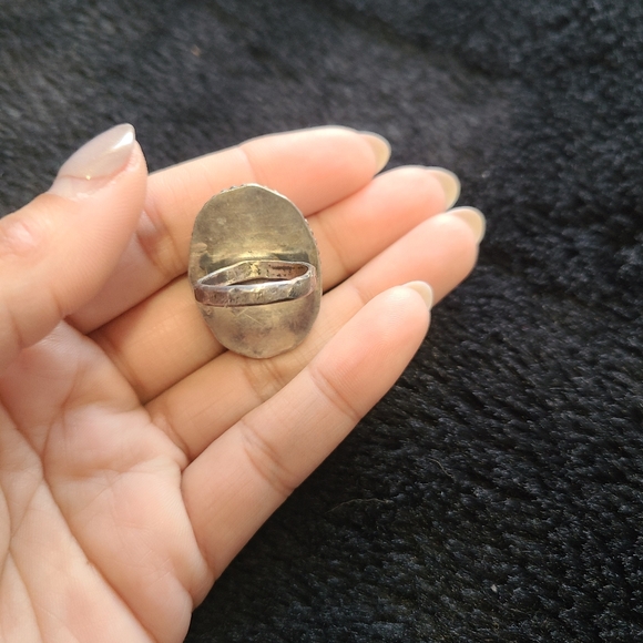 Handmade Moonstone and silver ring - Picture 4 of 6